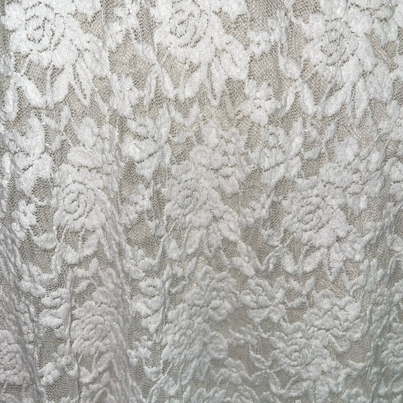 𝅺ambiance Lace Crop Top - Picture 9 of 11